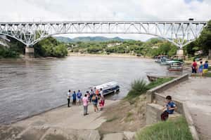 Flandes - Girardot
Puente Ferreo
Especial Tolima y Huila
Foto David Estrada Larrañeta
Noviembre 2014