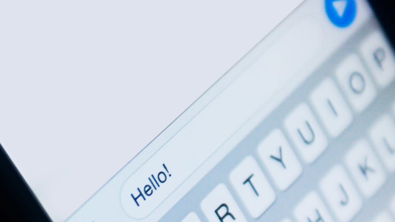 Meta, dueña de WhatsApp, no recomienda el uso de aplicaciones no oficiales como WhasApp Plus, que pueden poner en peligro la información de los usuarios.