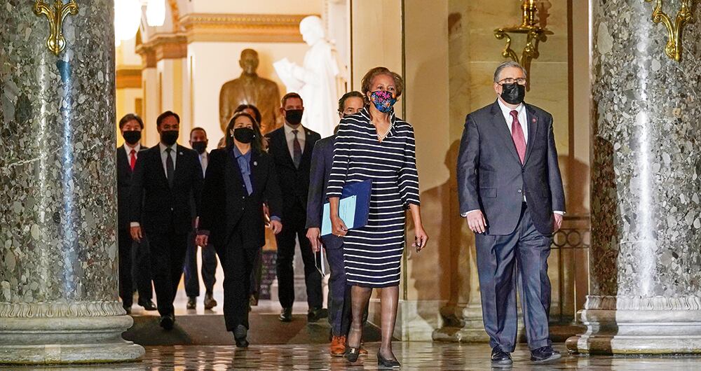 La Cámara Baja votó favor del proceso de destitución y entregó al Senado el cargo contra Trump por incitar a la insurrección.