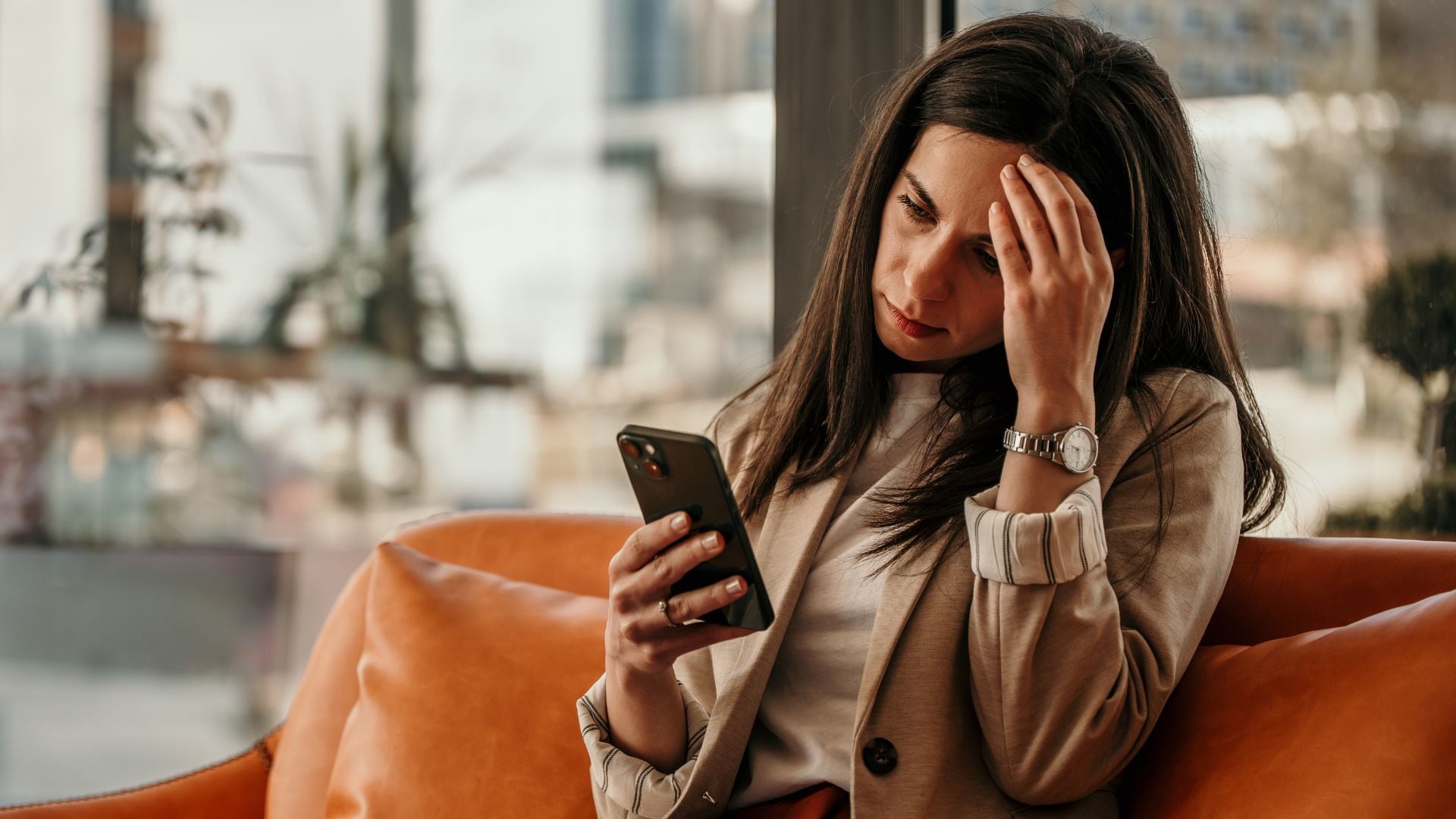 La mala señal en el celular puede dificultar la conexión a las redes de comunicación.