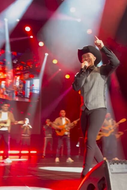 Luis Alfonso en los Premios Mi Gente 2023.