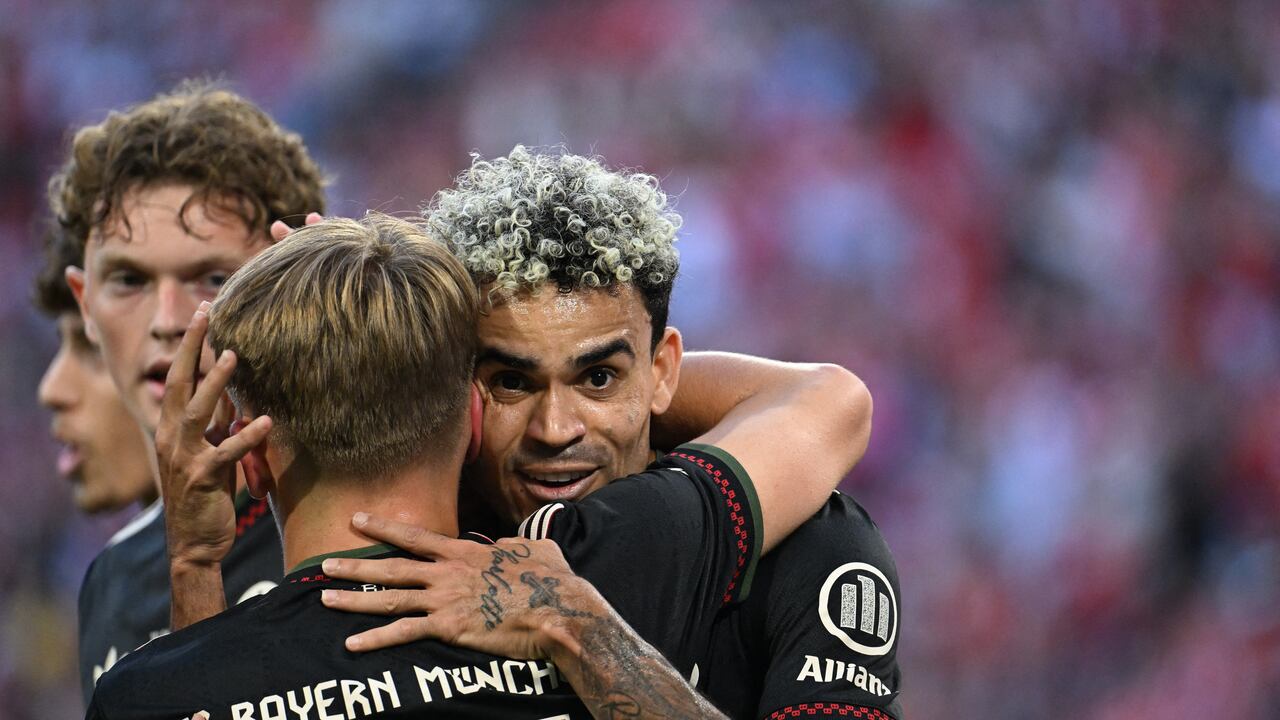 Luis Díaz celebrando uno de los goles del Bayern Múnich ante Tottenham.