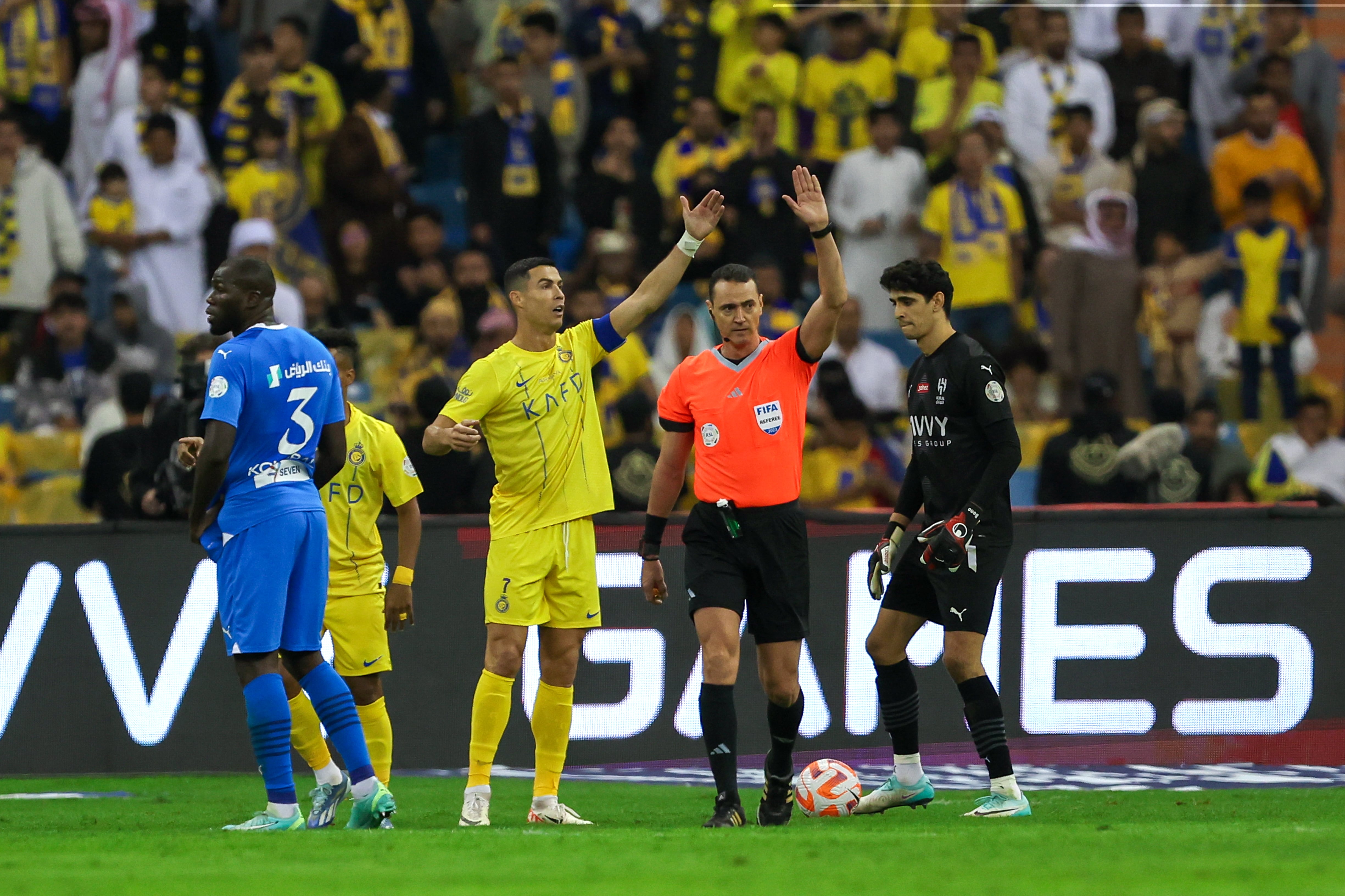 RIYADH, SAUDI ARABIA - DECEMBER 1: Cristiano Ronaldo of Al Nassr reacts after offside during the Saudi Pro League match between Al-Hilal and Al-Nassr at King Fahd International Stadium on December 1, 2023 in Riyadh, Saudi Arabia. (Photo by Yasser Bakhsh/Getty Images)