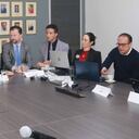 Mesa de concertación en la que se discute el incremento del salario mínimo.