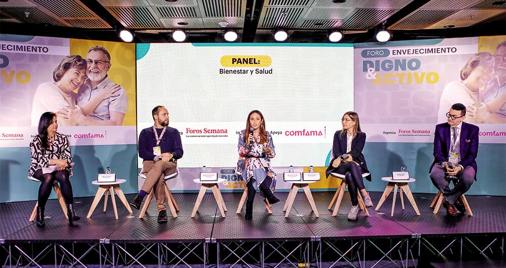 Lucy Libreros, editora de Gente y Vida Moderna de SEMANA; José Santacruz, director del Instituto de Envejecimiento de la Universidad Javeriana; Lina González, líder de Salud y Bienestar de la Fundación Saldarriaga Concha; Martha Pareja, responsable de Atracción Públicos de Comfama, y Víctor Saravia, senior medical manager vaccines de GSK.