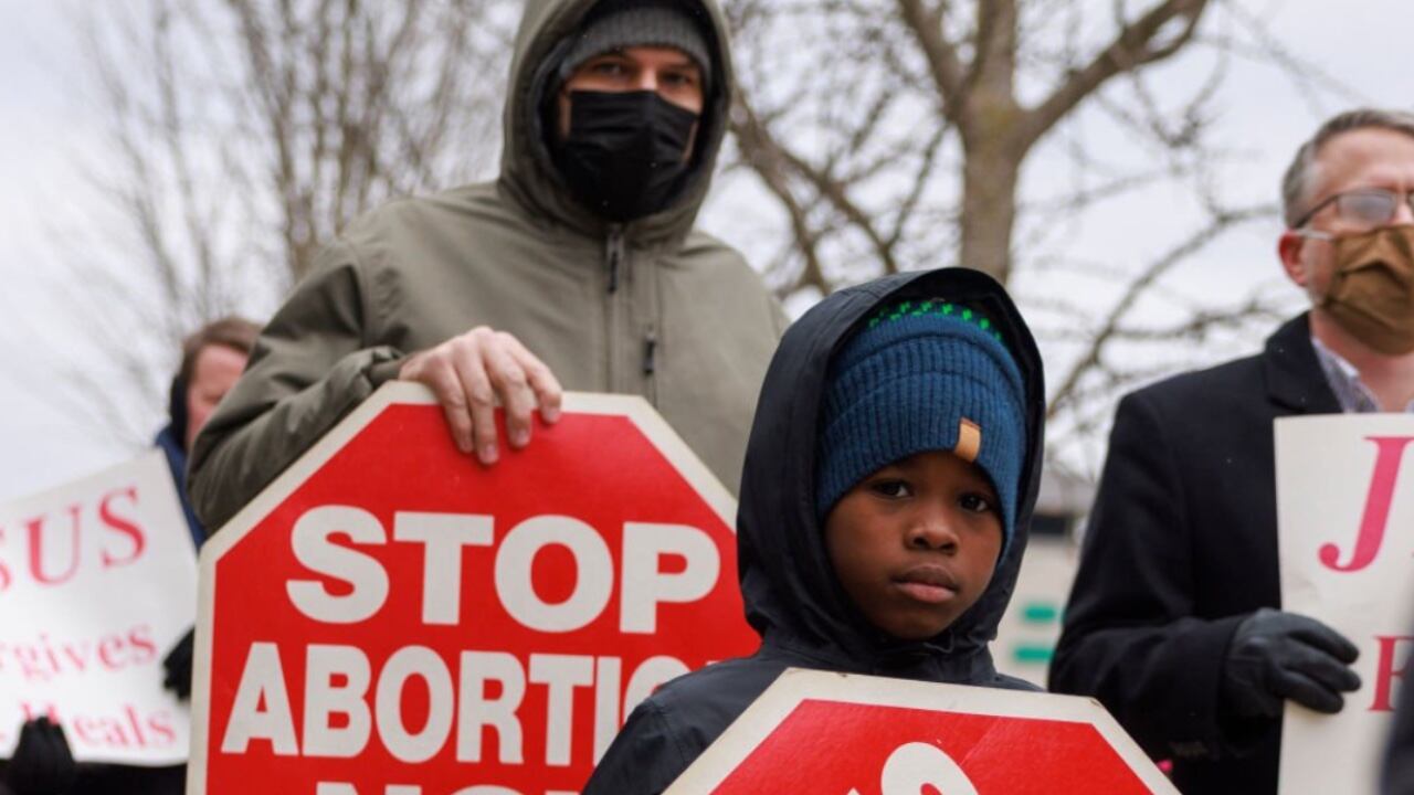 El texto, aprobado por el Parlamento de mayoría republicana, entrará en vigor el 1 de julio. Reduce el plazo para la interrupción voluntaria del embarazo de 24 a 15 semanas.