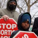 El texto, aprobado por el Parlamento de mayoría republicana, entrará en vigor el 1 de julio. Reduce el plazo para la interrupción voluntaria del embarazo de 24 a 15 semanas.