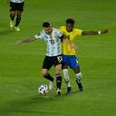 Lionel Messi jugando contra Brasil en eliminatorias.