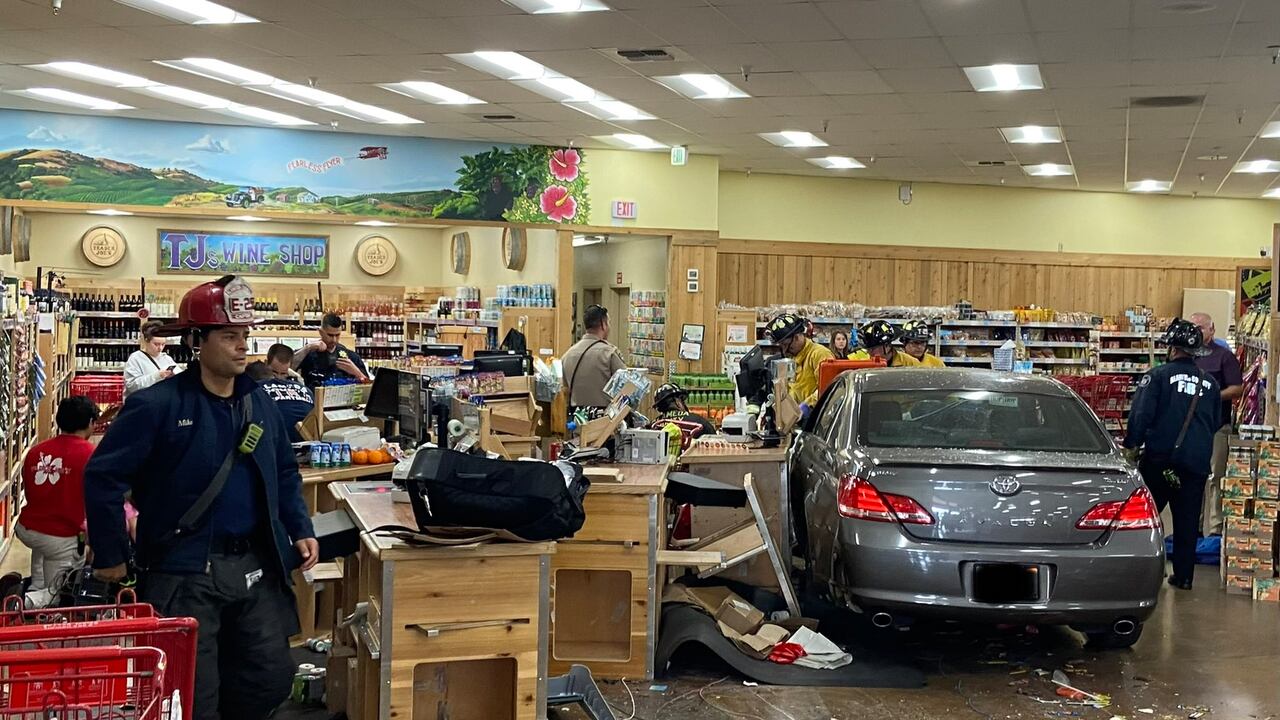 Accidente de tránsito en un supermercado deja 8 heridos, entre ellos un niño de 5 años en California