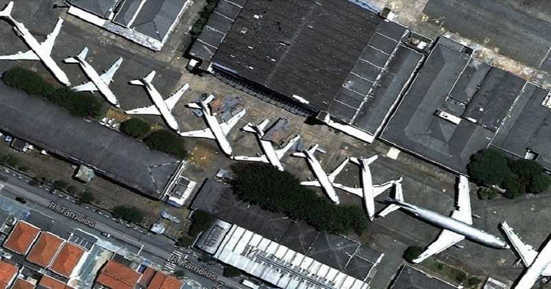 1. Aeropuerto Internacional Guarulhos, Sao Paulo, Brasil - Tráfico de viajeros: Aproximadamente 36 millones de pasajeros al año - Guarulhos es uno de los dos aeropuertos que operan en la ciudad de Sao Paulo en el país carioca. Está localizado en el municipio de Guarulhos, a 22 kilómetros al noreste del centro de la ciudad de Sao Paulo. El aeropuerto comenzó a construirse en 1980 y entró en funcionamiento en 1985.  