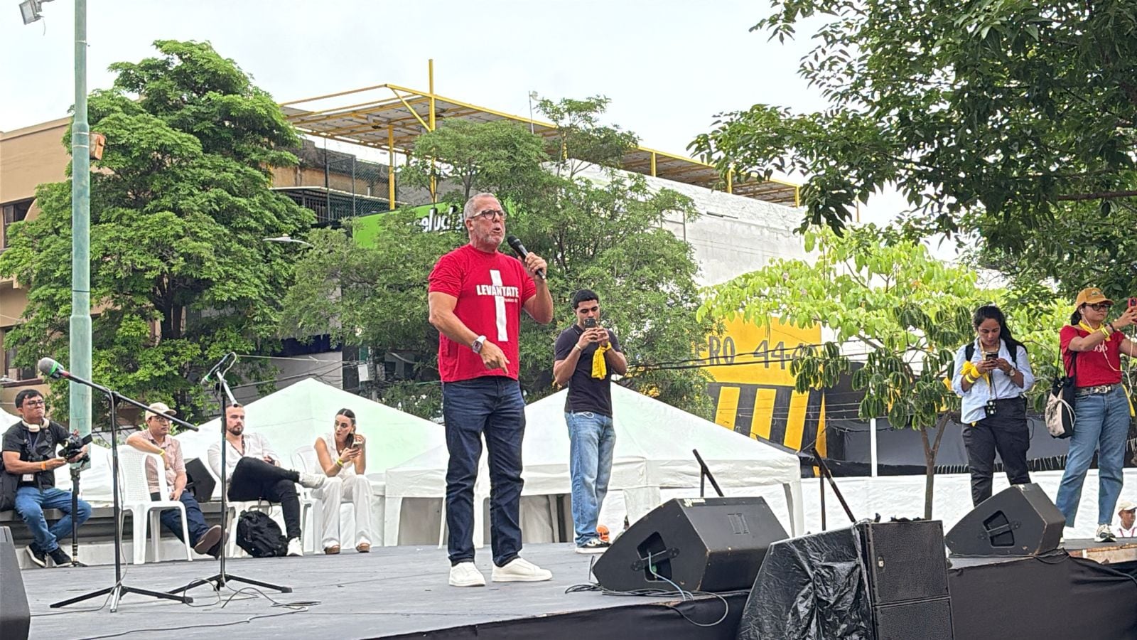 El pastor Alfredo Saade, seguidor de Gustavo Petro.