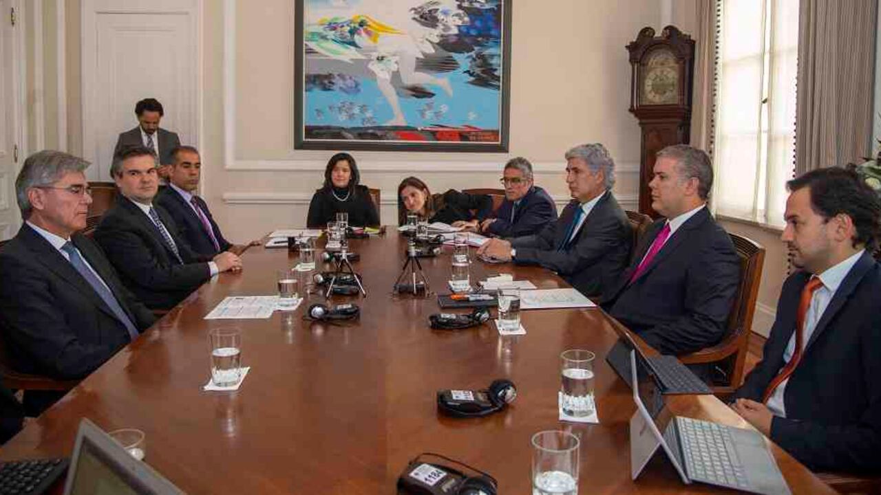 Joe Kaeser, (izquierda) presidente del grupo industrial y tecnológico Siemens se reunió con el presidente Duque.