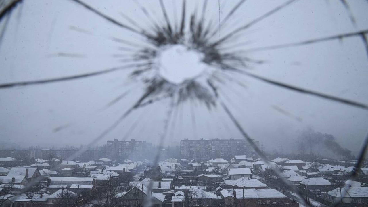 Ataques de tropas rusas a blancos civiles ucranianos. AP Foto/Evgeniy Maloletka