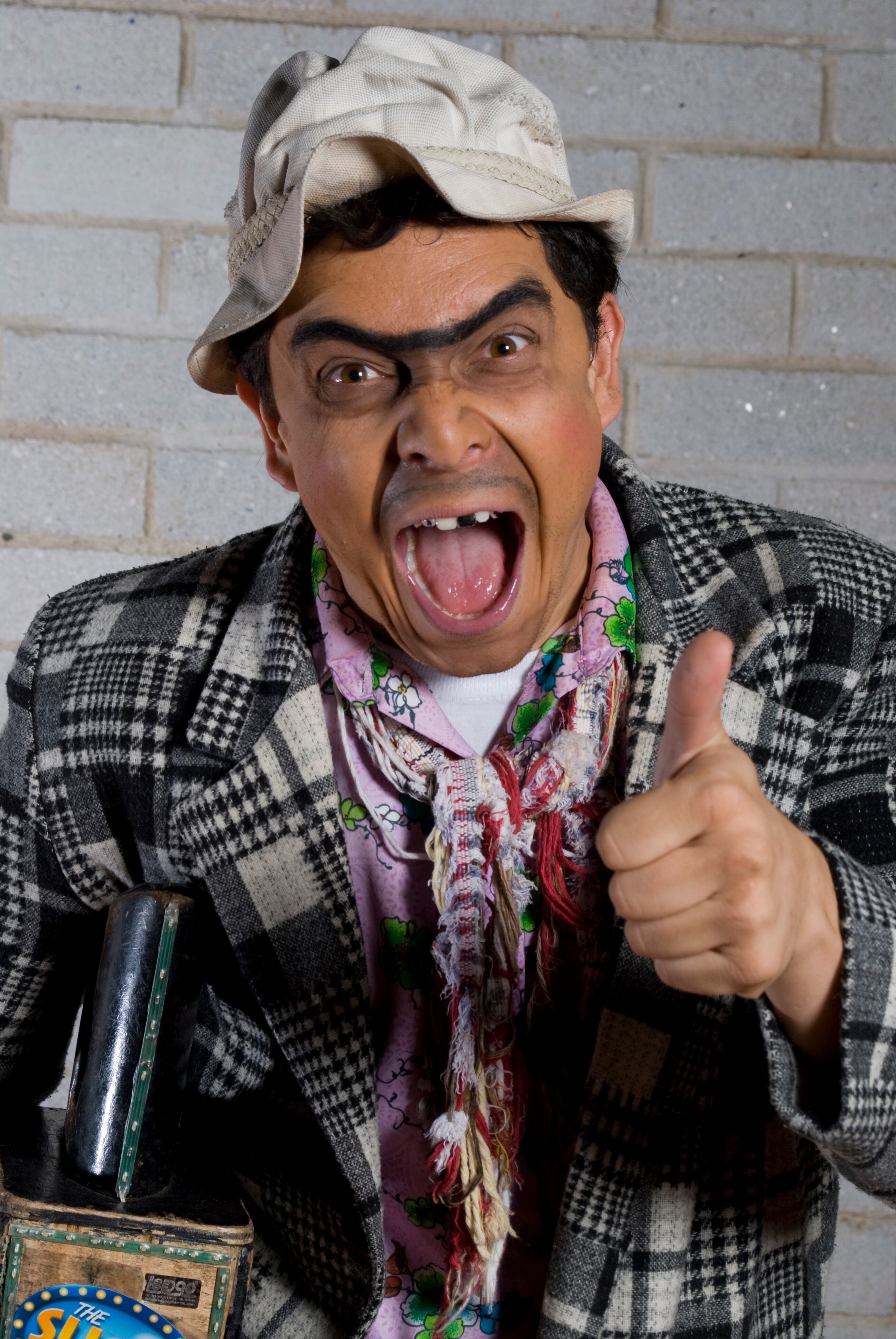 “Si no hubiera humor, no sé que haría, porque es lo que me hace vibrar, me hace vibrar escribir, disfruto leer y  montarme en un escenario, disfrutar con la gente y jugar con el teatro”.
Dany Alejandro Hoyos,
humorista y promotor cultural.