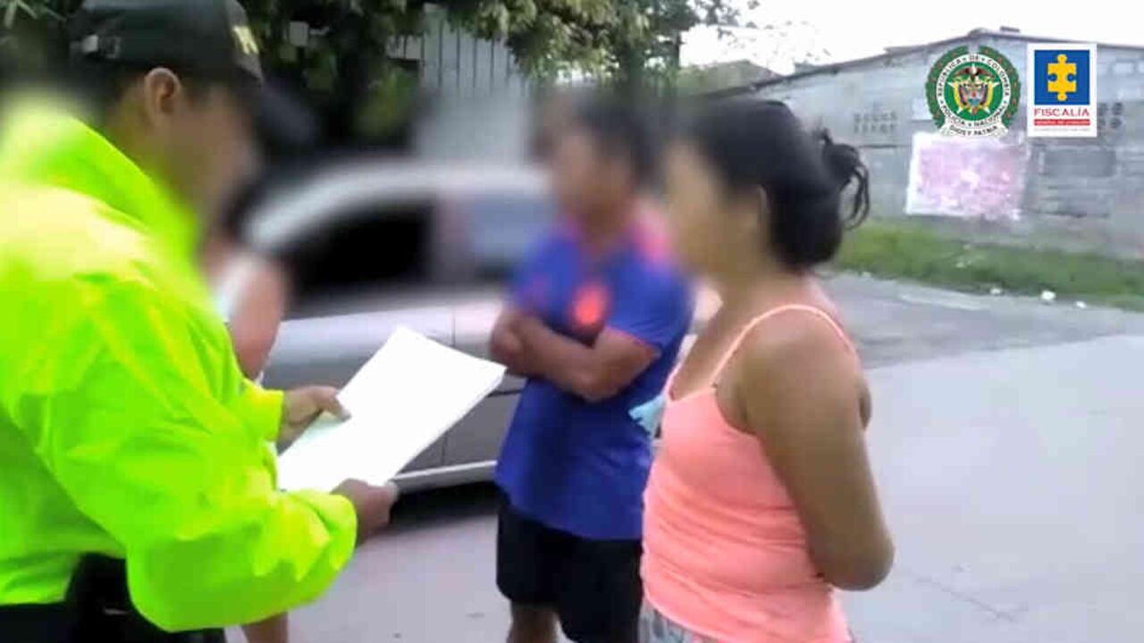Momento en el que la Policía captura a una de las personas que engañaba a las menores de edad