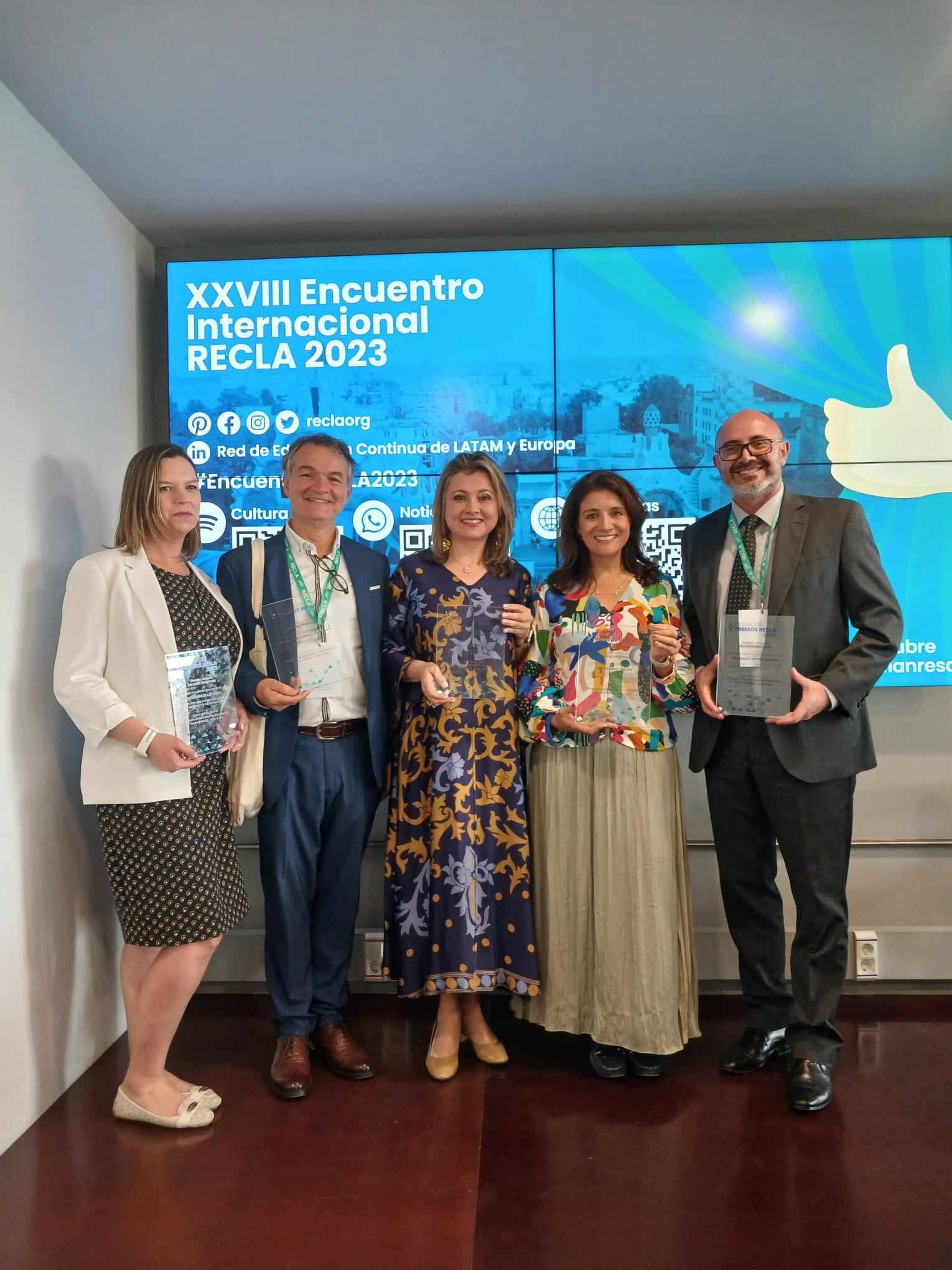 Junto a la secretaria de Educación, Edna Bonilla, asistieron delegados de las diferentes Universidades que hicieron parte de Reto a la U