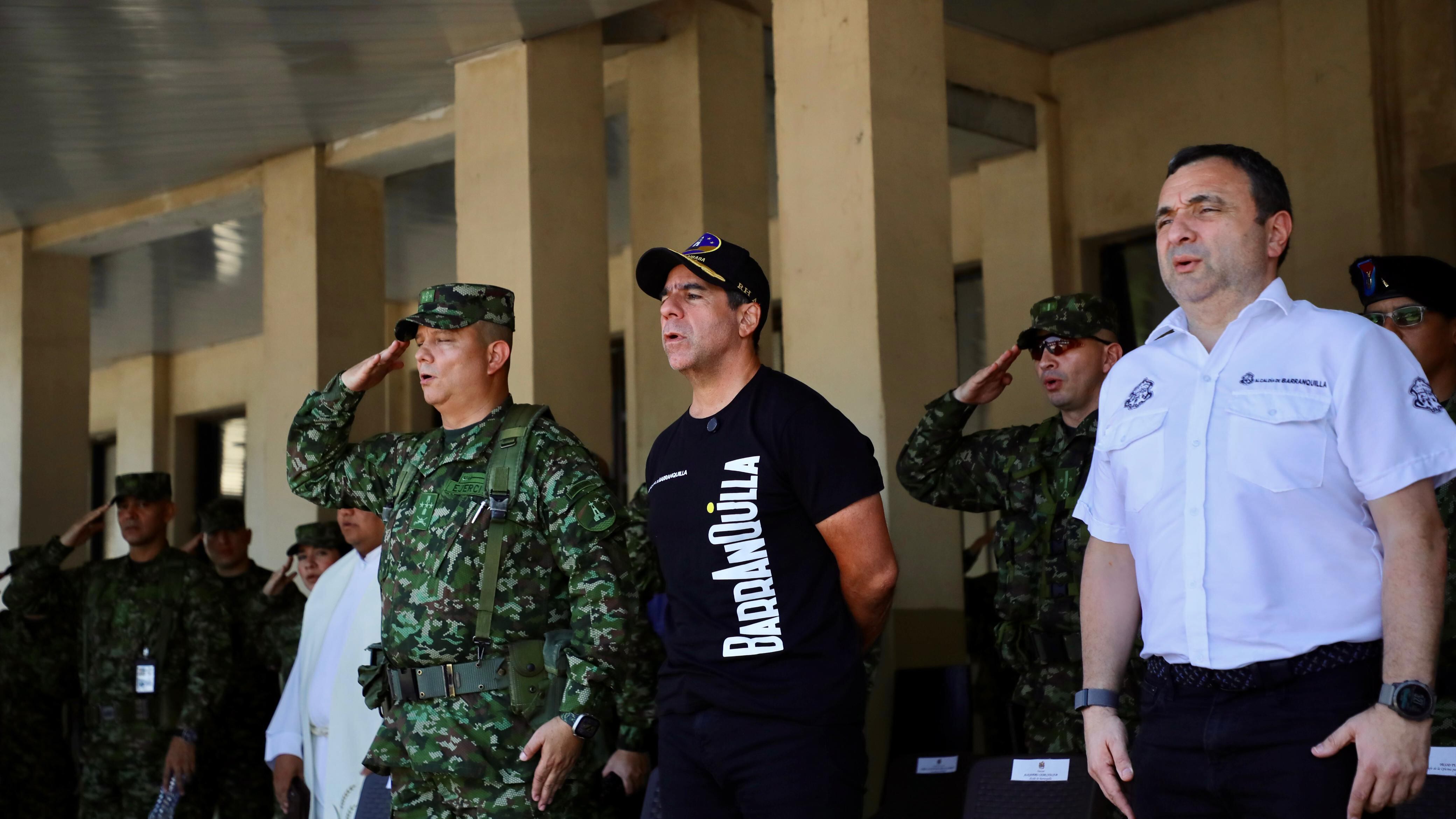 Entrega de camionetas al Ejército Nacional.
