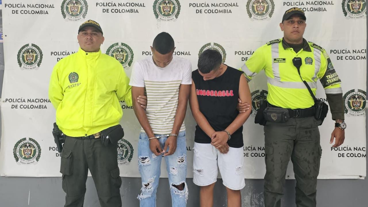 Los dos hombres son señalados de pertenecer a una banda y cometer hurtos en buses