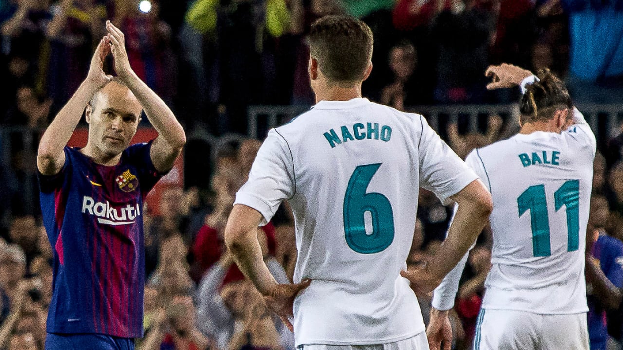 Andrés Iniesta en uno de sus enfrentamientos contra el Real Madrid