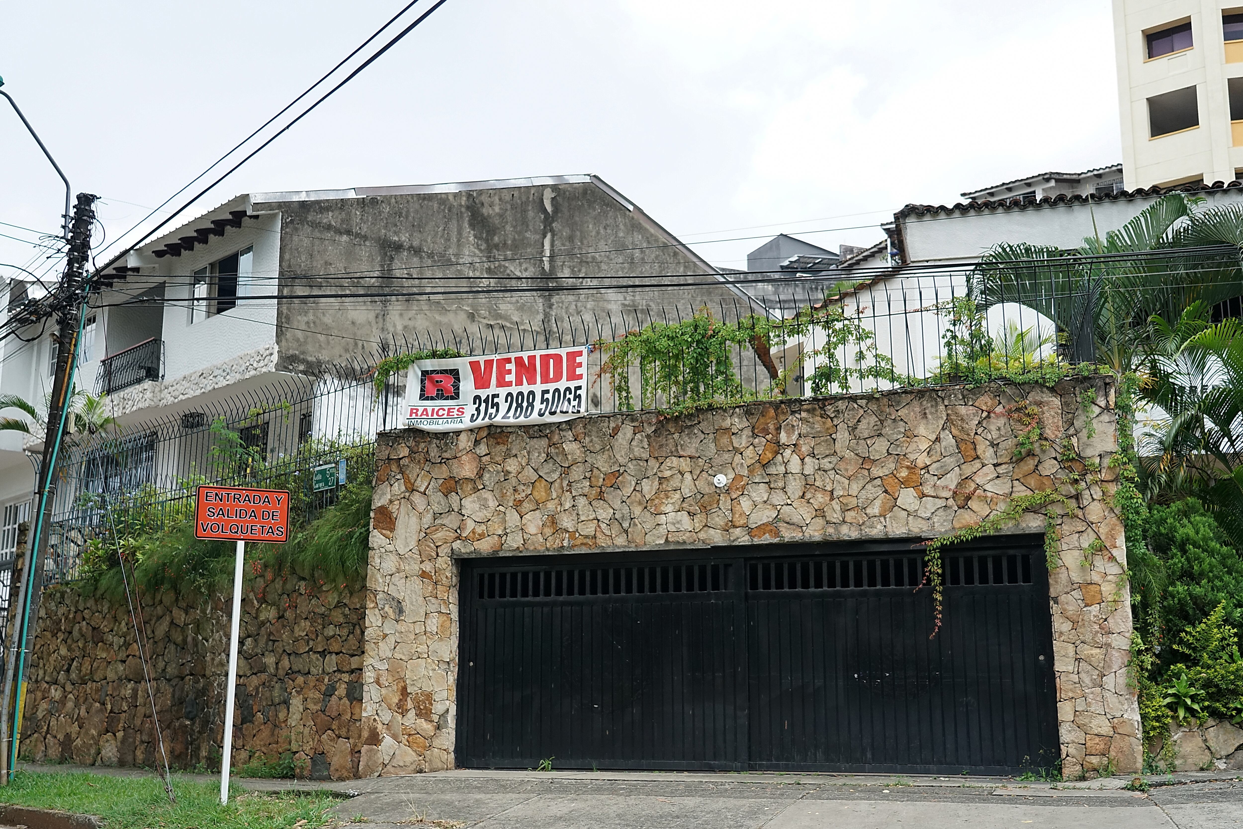 En Cali y el Valle, las familias prefieren alquilar que comprar vivienda, esto debido a varias razones, entre ellas el valor del crédito, pago de administración, adecuaciones, impuestos, etc. Foto Jorge Orozco