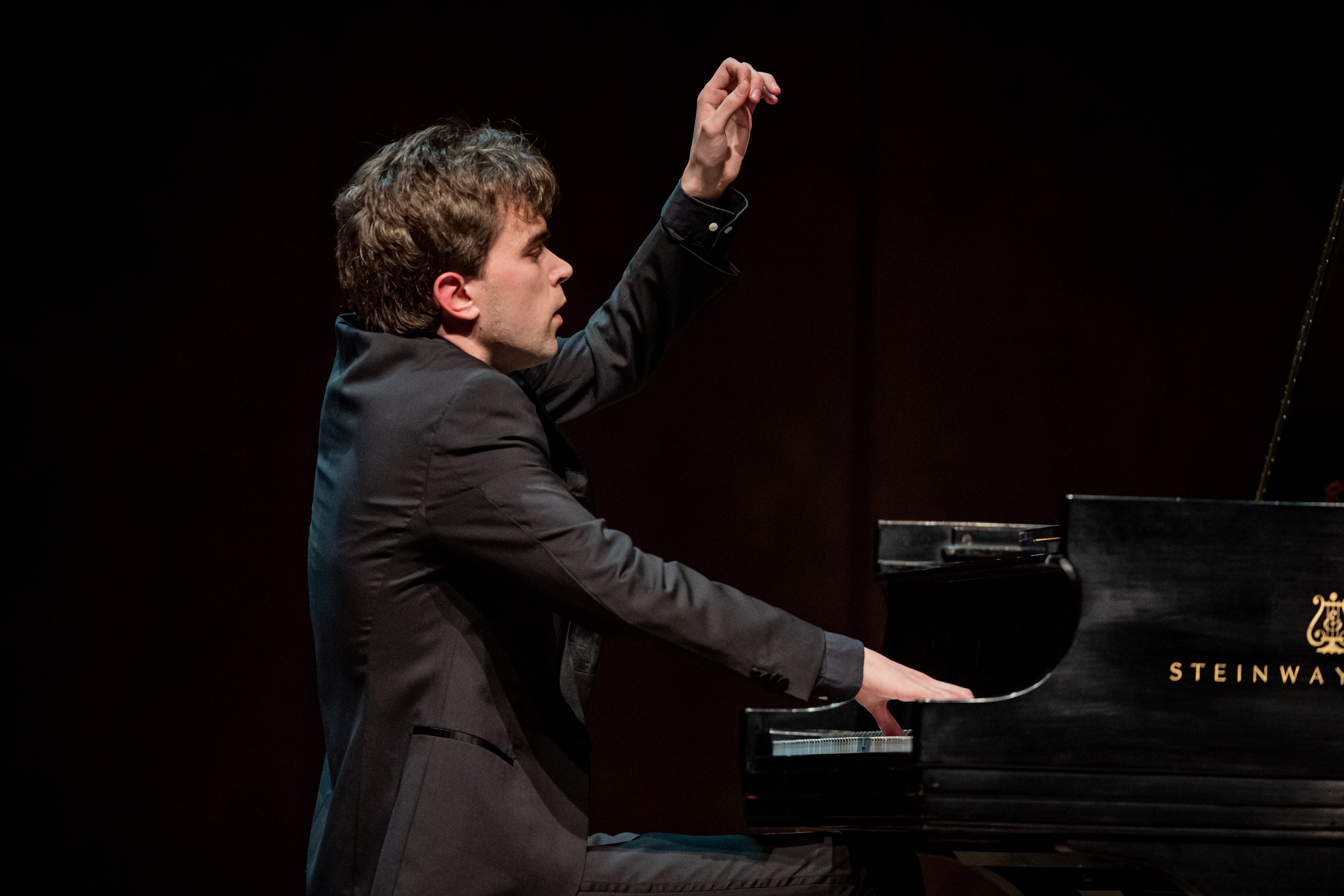 El Festival de Música no solo reúne a grandes intérpretes, se convirtió en una de las citas sociales y culturales más importantes para arrancar el nuevo año.