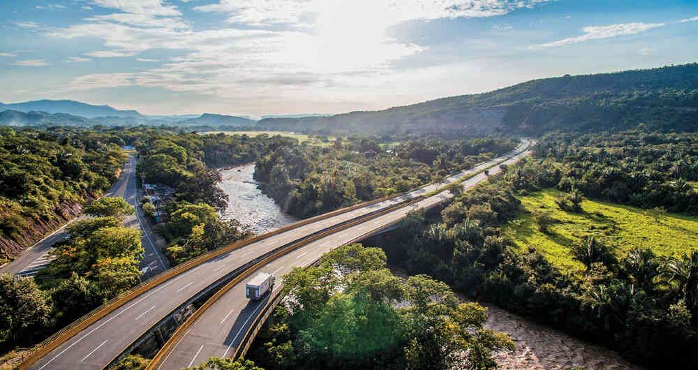 Concesión vía 40 exprés en la vía Bogotá-Girardot.