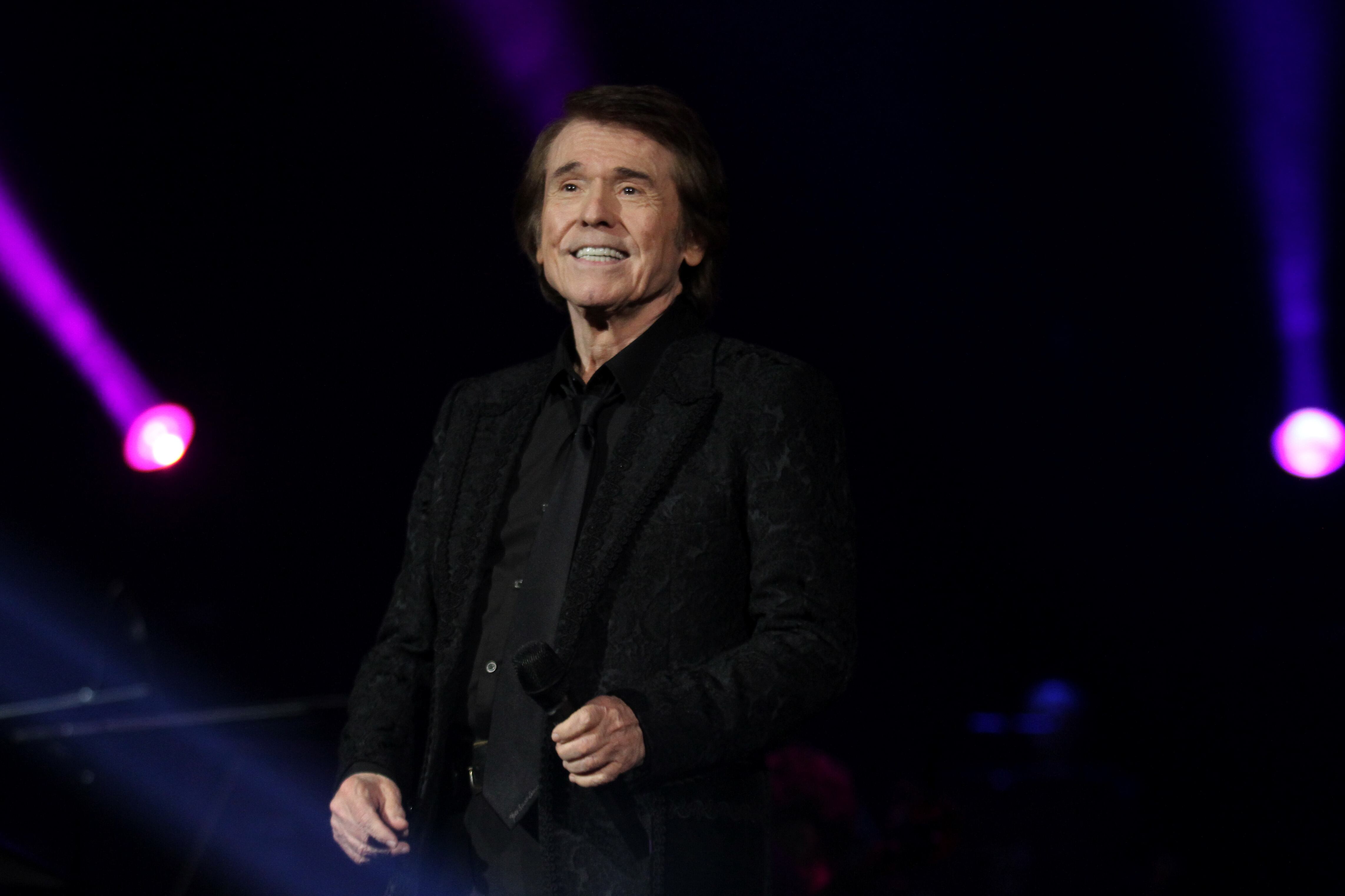 El reconocido cantante español Raphael, vuelve en el 2016 a Colombia con un concierto sinfónico en el Teatro Jorge Eliecer Gaitán en Bogotá. (Colprensa - Luisa González).