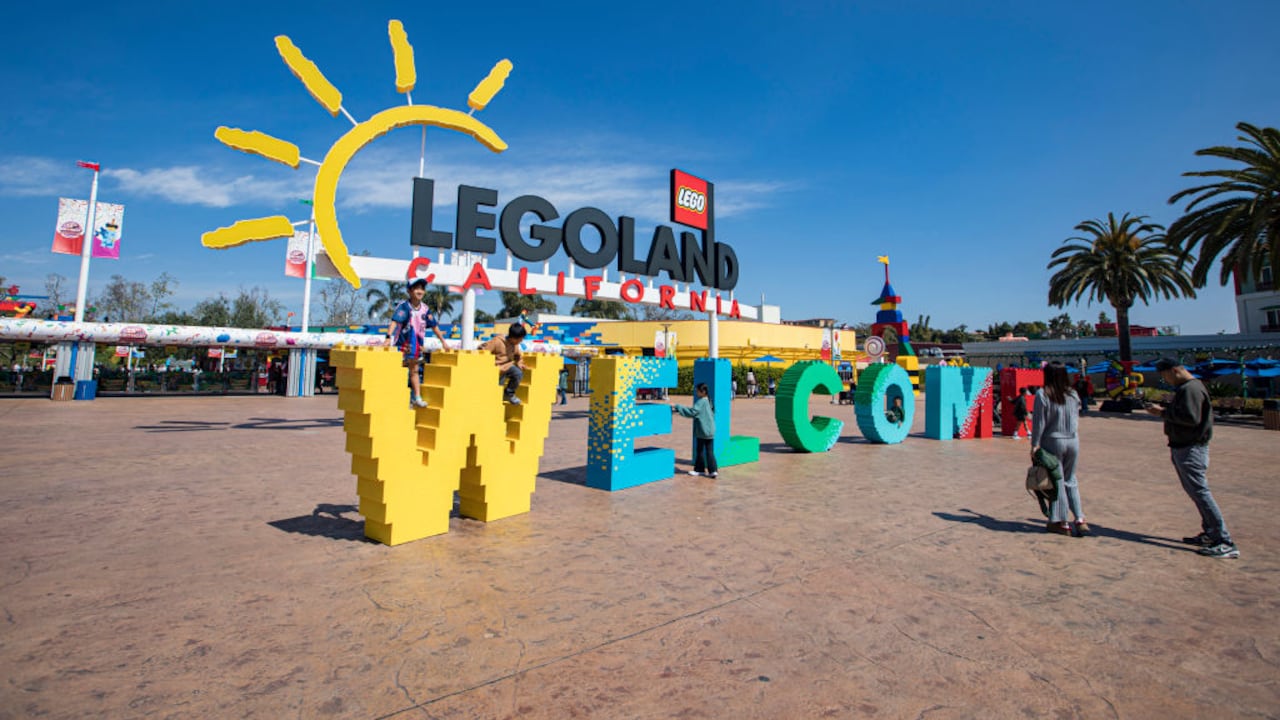 El parque Legoland, en California, es uno de los parques para visitar en familia.
