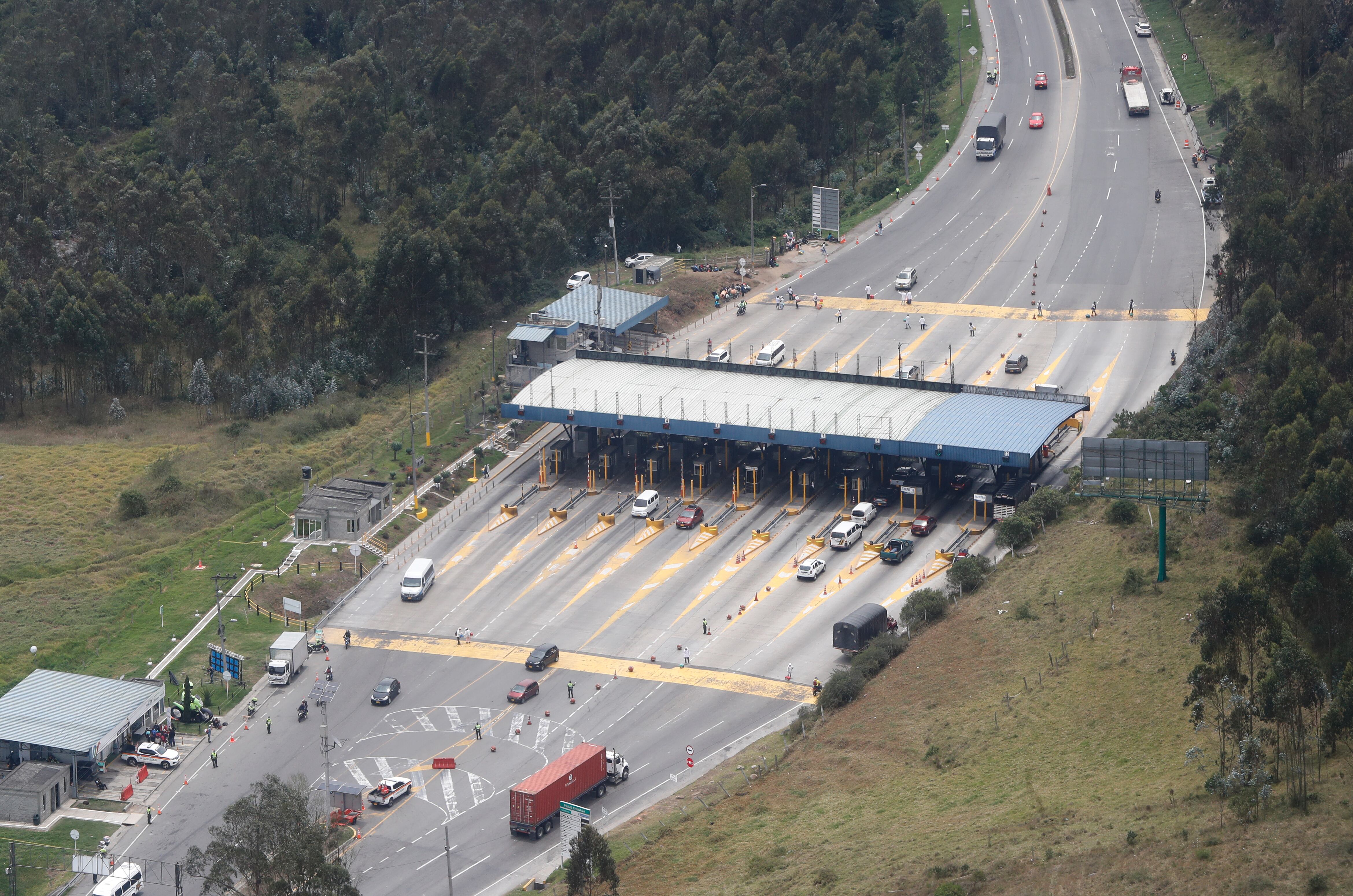 Plan éxodo de Semana Santa  tránsito y transporte Policía Nacional de carreteras
peaje Mondoñedo  salida sur de Bogotá
Bogotá abril 13 del 2022
Foto Guillermo Torres Reina / Semana