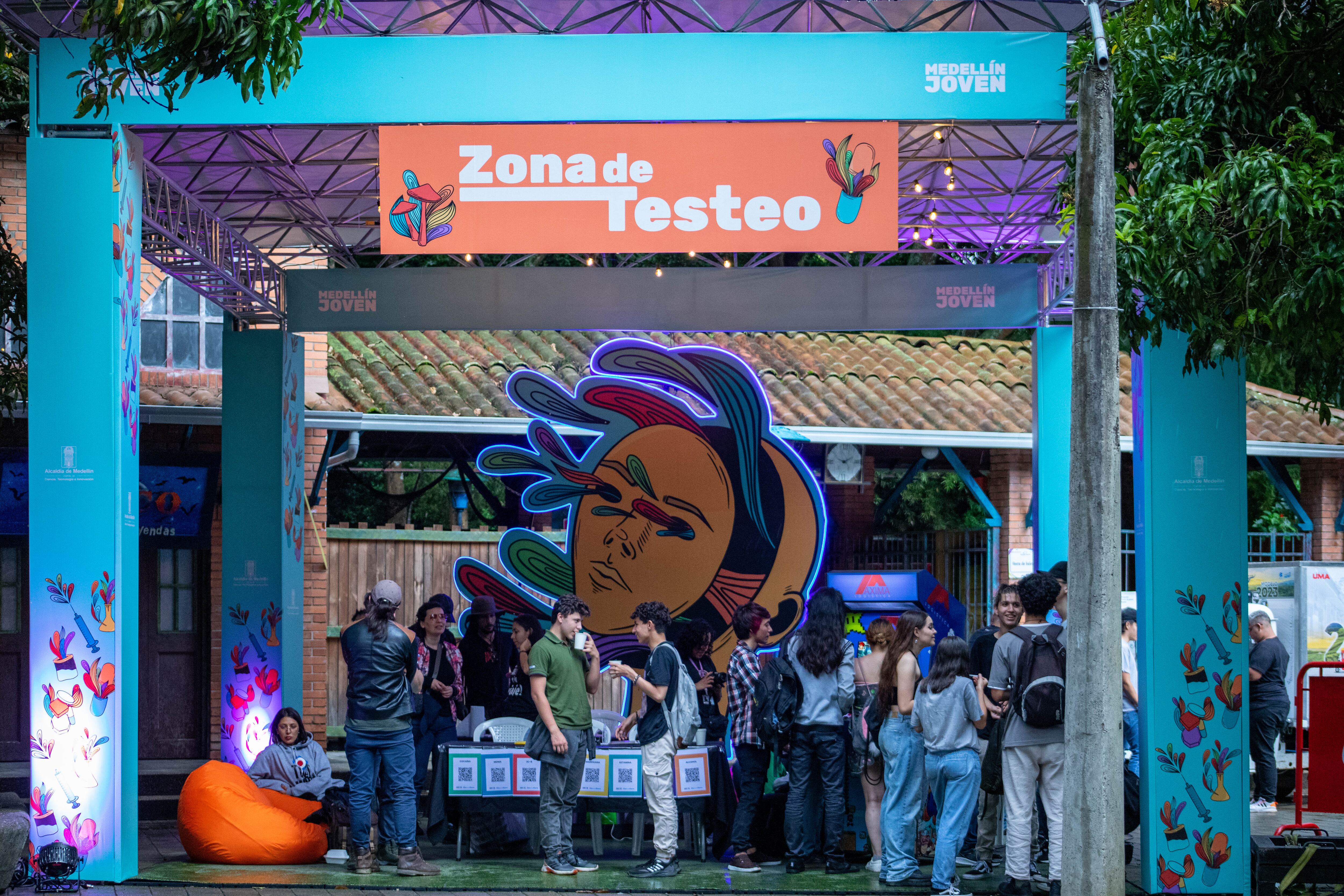 Un equipo de la campaña trabaja para lograr testear todas las sustancias que llegan.