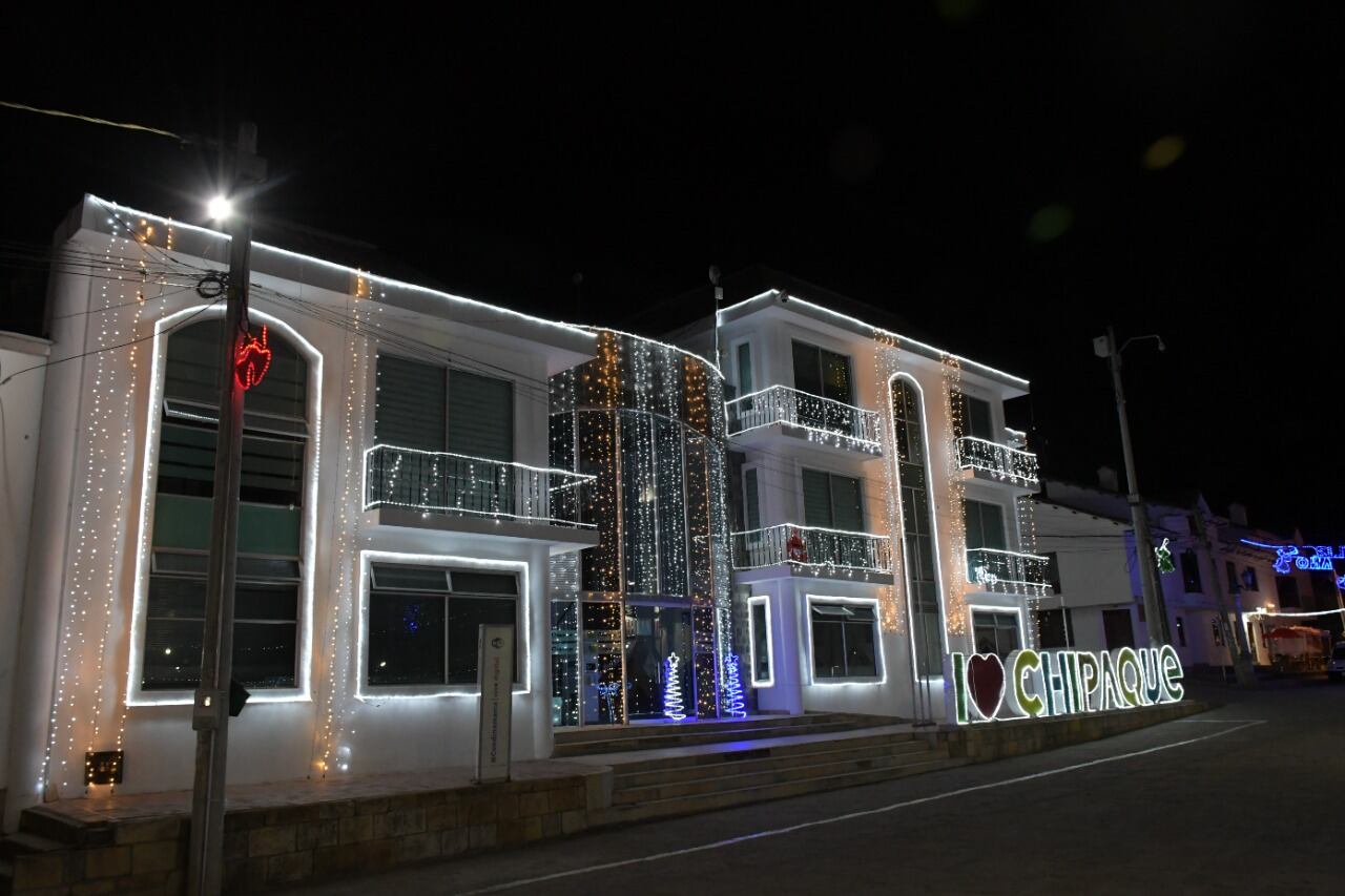 Este fin de semana los visitantes podrán disfrutar de un show de luces 3D, en el parque principal de Chipaque, Cundinamarca.