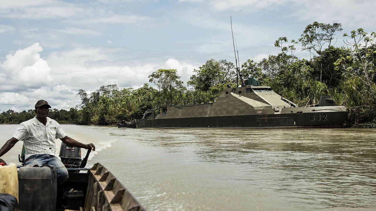 La Armada hace presencia con sus barcos armados sobre el rio San Juan.
