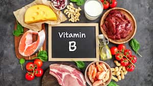 Las vitaminas B son solubles en agua, por lo que es poco probable que se consuma demasiado solo a través de la dieta o tomando un suplemento.