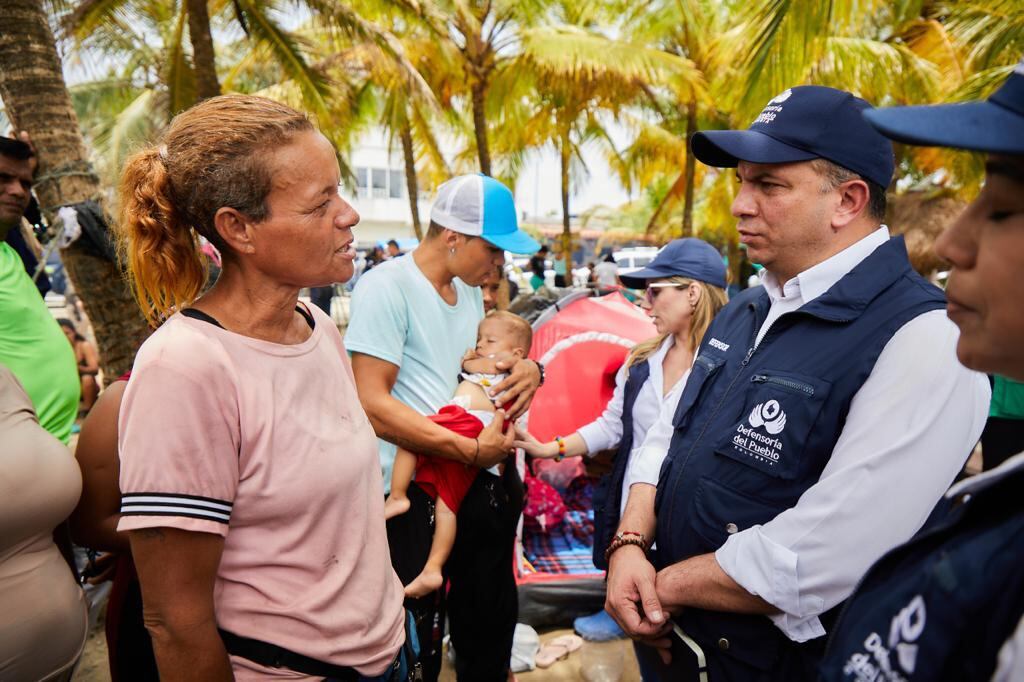 Defensoría visitó Necoclí, uno de los municipios que más alberfa migrantes en su paso por el Darién.