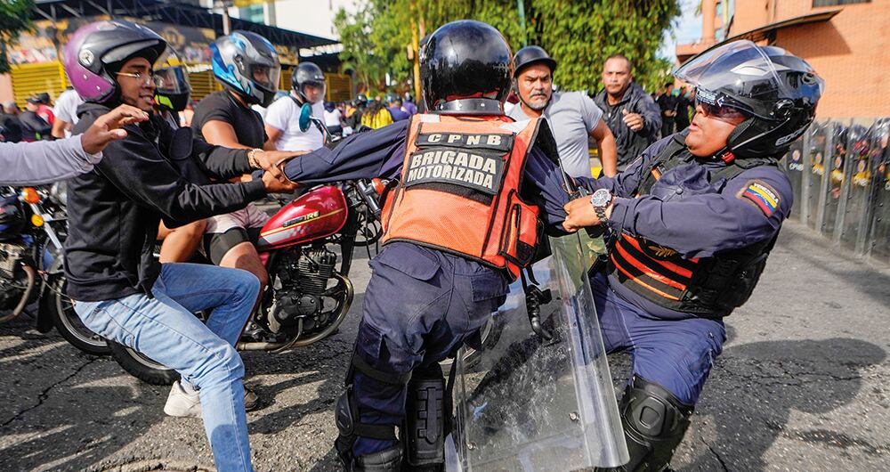 Las fuerzas chavistas tuvieron que reprimir a los manifestantes.