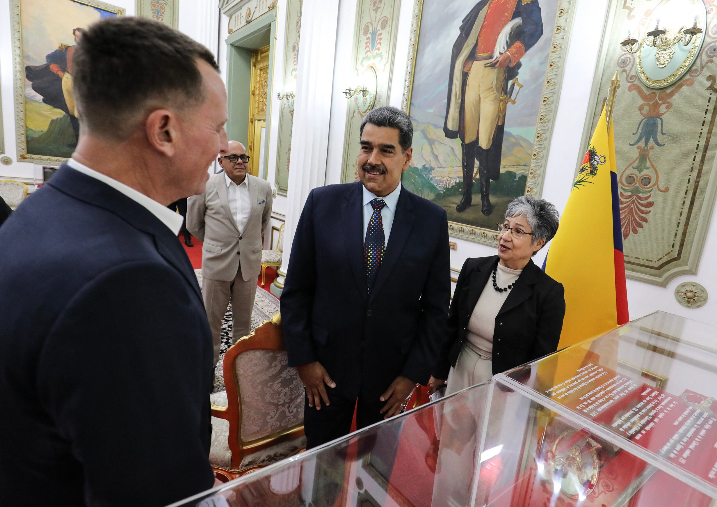 Grenell tenía previsto hablar con el mandatario sobre la repatriación de deportados venezolanos.