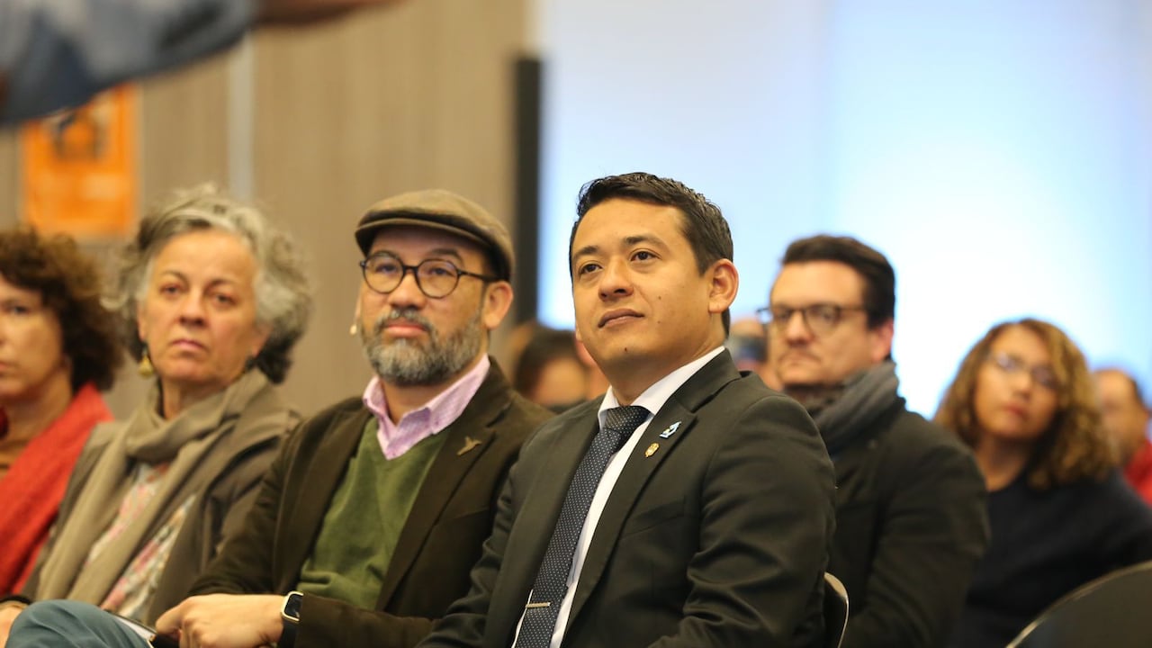 A través de este sello editorial se publicarán libros, productos para niños, jóvenes y adultos, cada uno en un lenguaje apropiado.