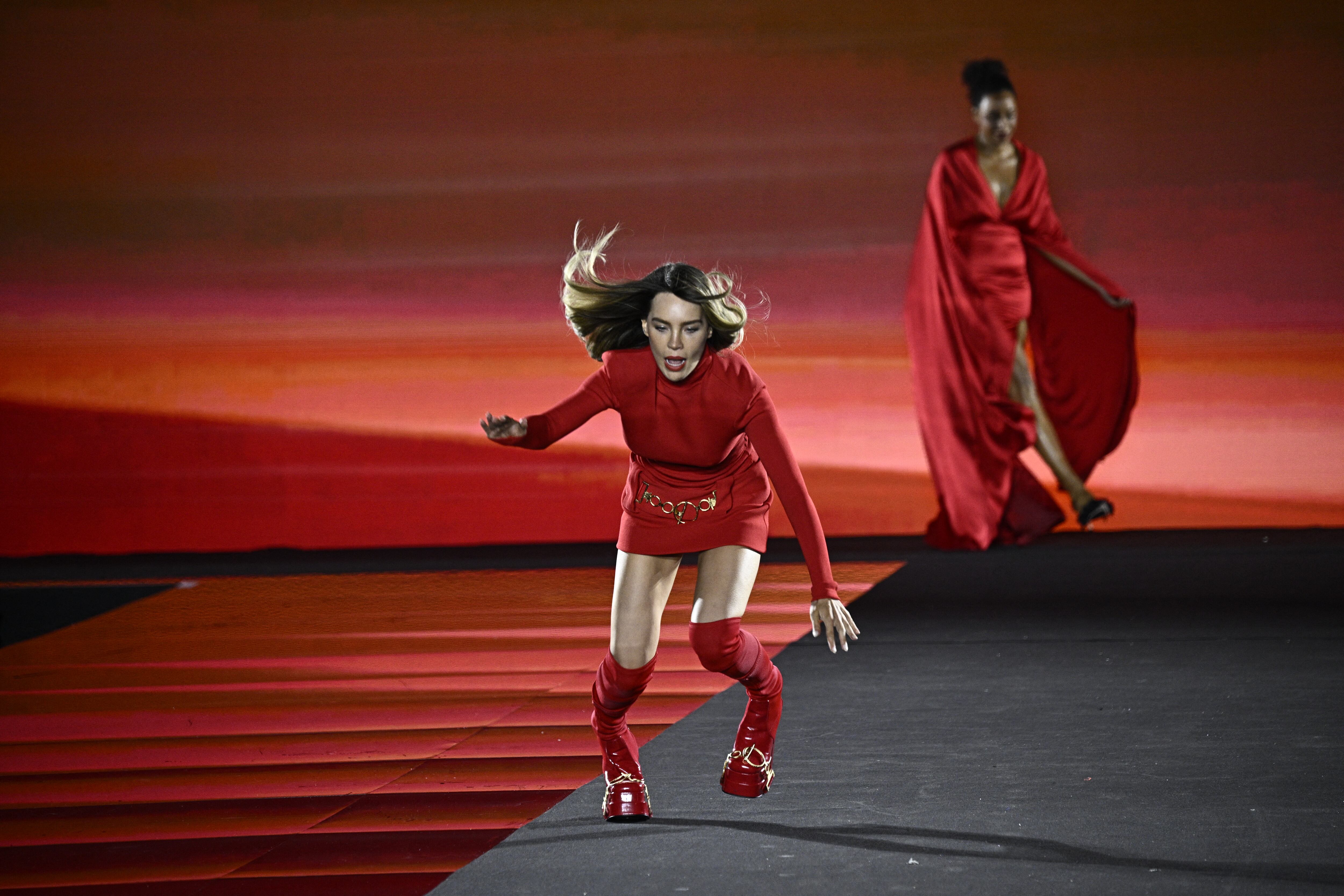 Caída de Belinda en París