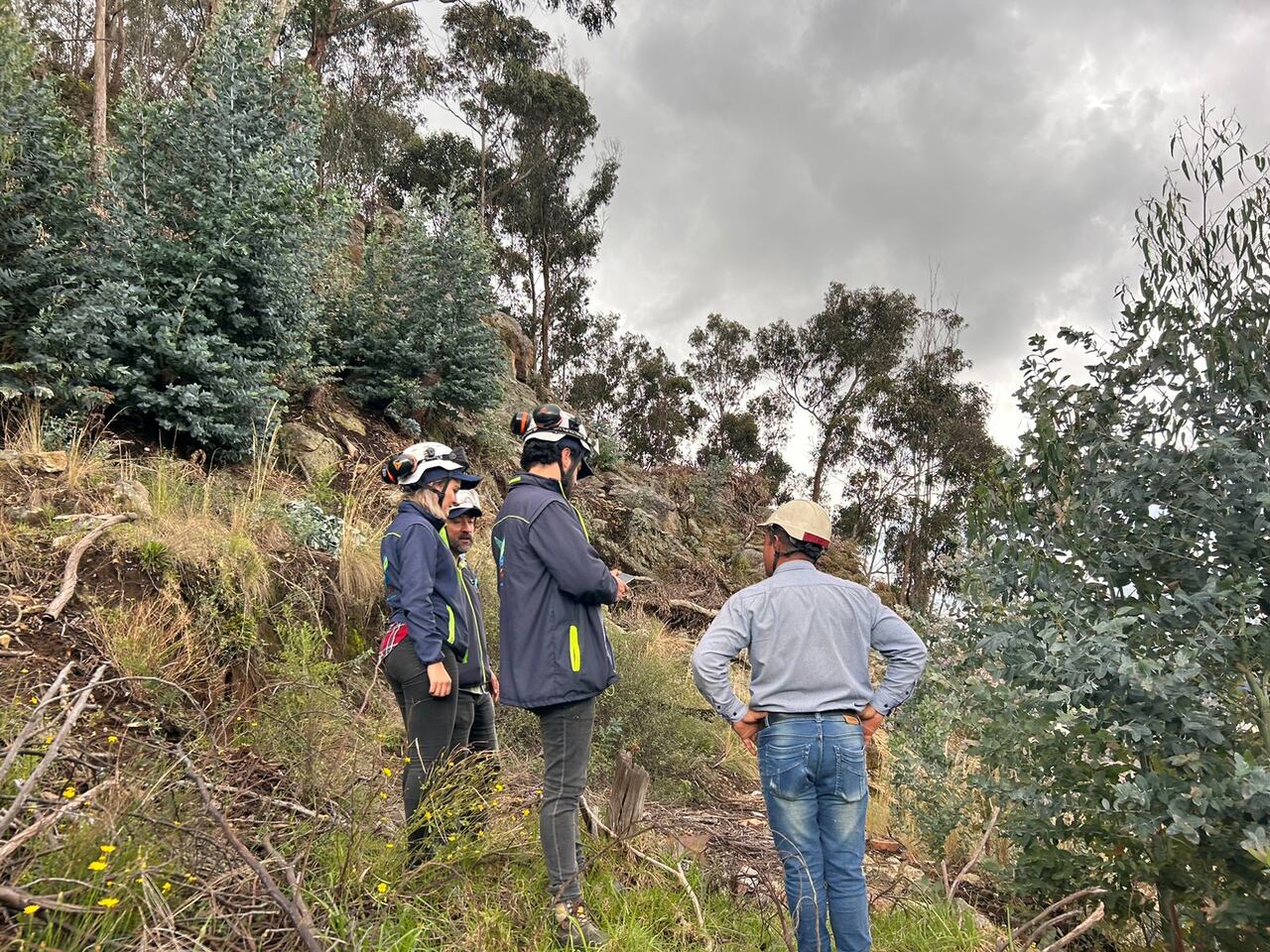 Ingenieros Militares del Ejército apoyan labores de verificación y monitoreo de la emergencia en cerros orientales de Bogotá