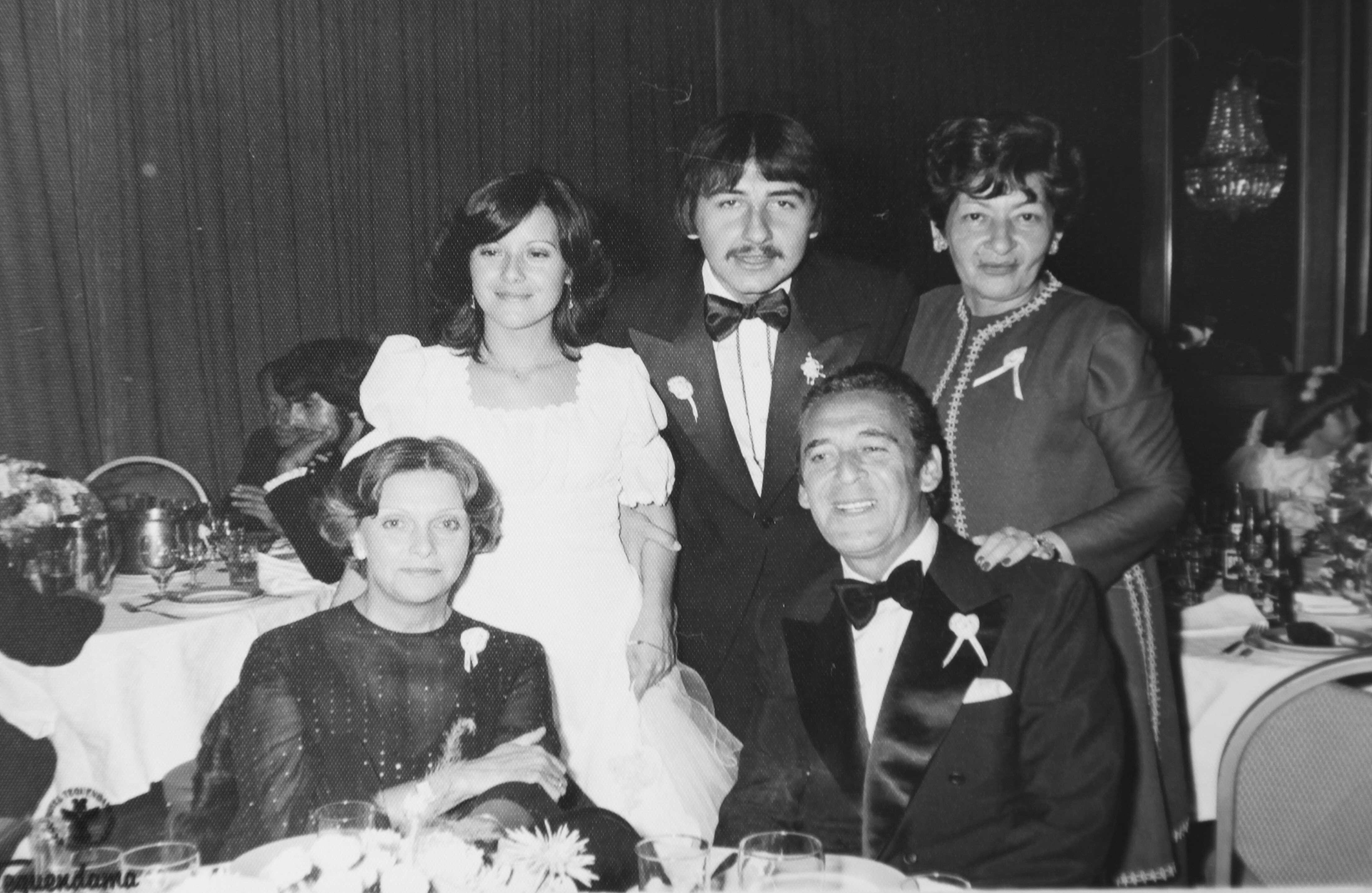 El 16 de junio de 1977, luego de seis años de noviazgo, se casó con Claudia. Los padrinos fueron Gloria Valencia y Álvaro Castaño, con quienes él y su mamá, Aleyda Neira, trabajaban en la HJCK.