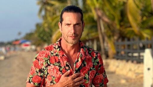 Gregorio Pernía en la playa