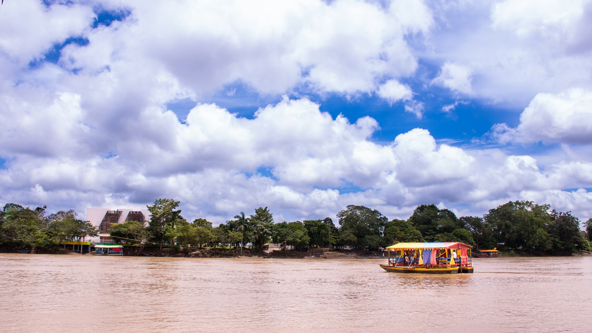 Paseo por el río Sinú en un planchón