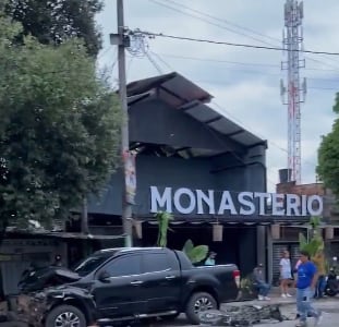 Un Vehículo del Ejército embistió a personas que departían en la zona rosa de Granda.
