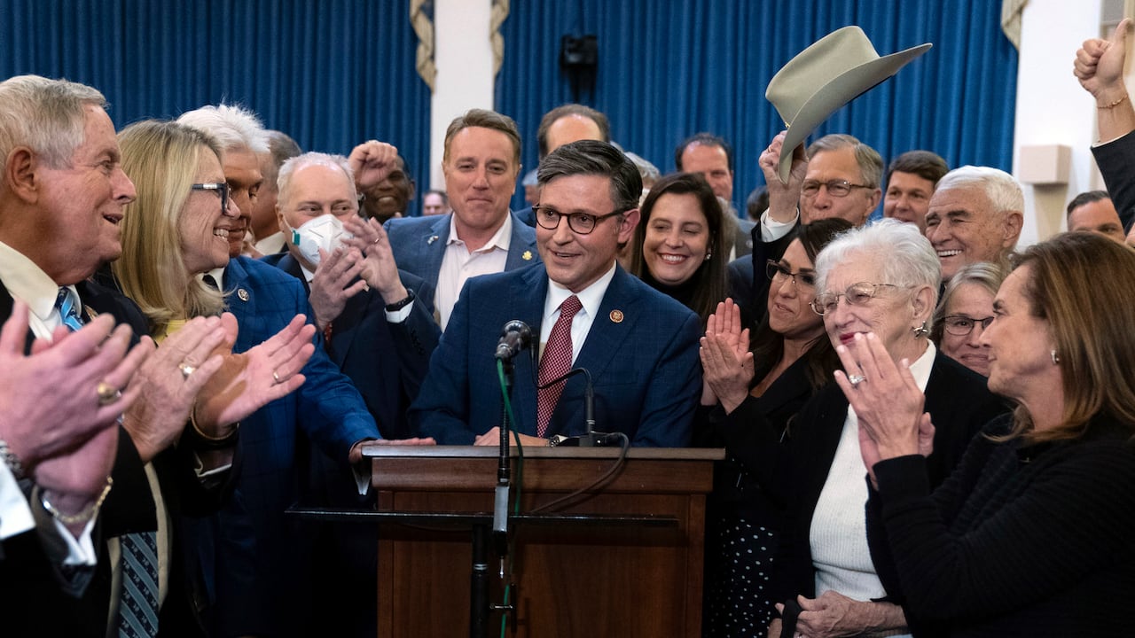 Después de renunciar a la nominación, Emmer abandonó rápidamente el edificio donde se había reunido en privado con los republicanos. Más tarde declaró desde el Capitolio que la oposición de Trump no afectó su decisión de retirarse.