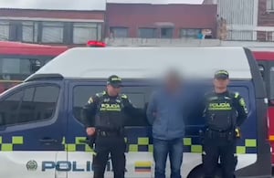 El raponazo no frena en TransMilenio: detienen a un hombre con un celular robado