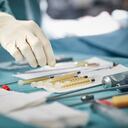 El médico no contaba con la acreditación necesaria.