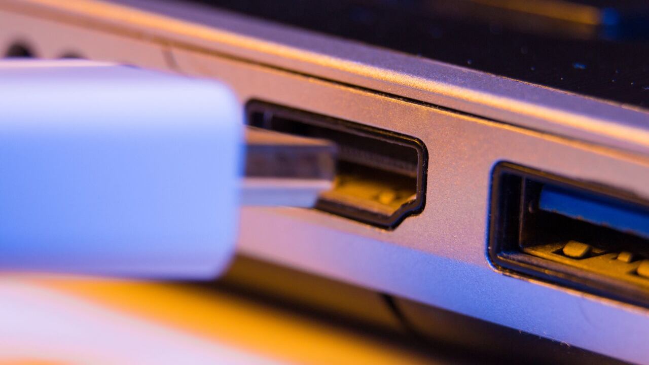 El televisor tiene un puerto USB que es poco aprovechado por los usuarios