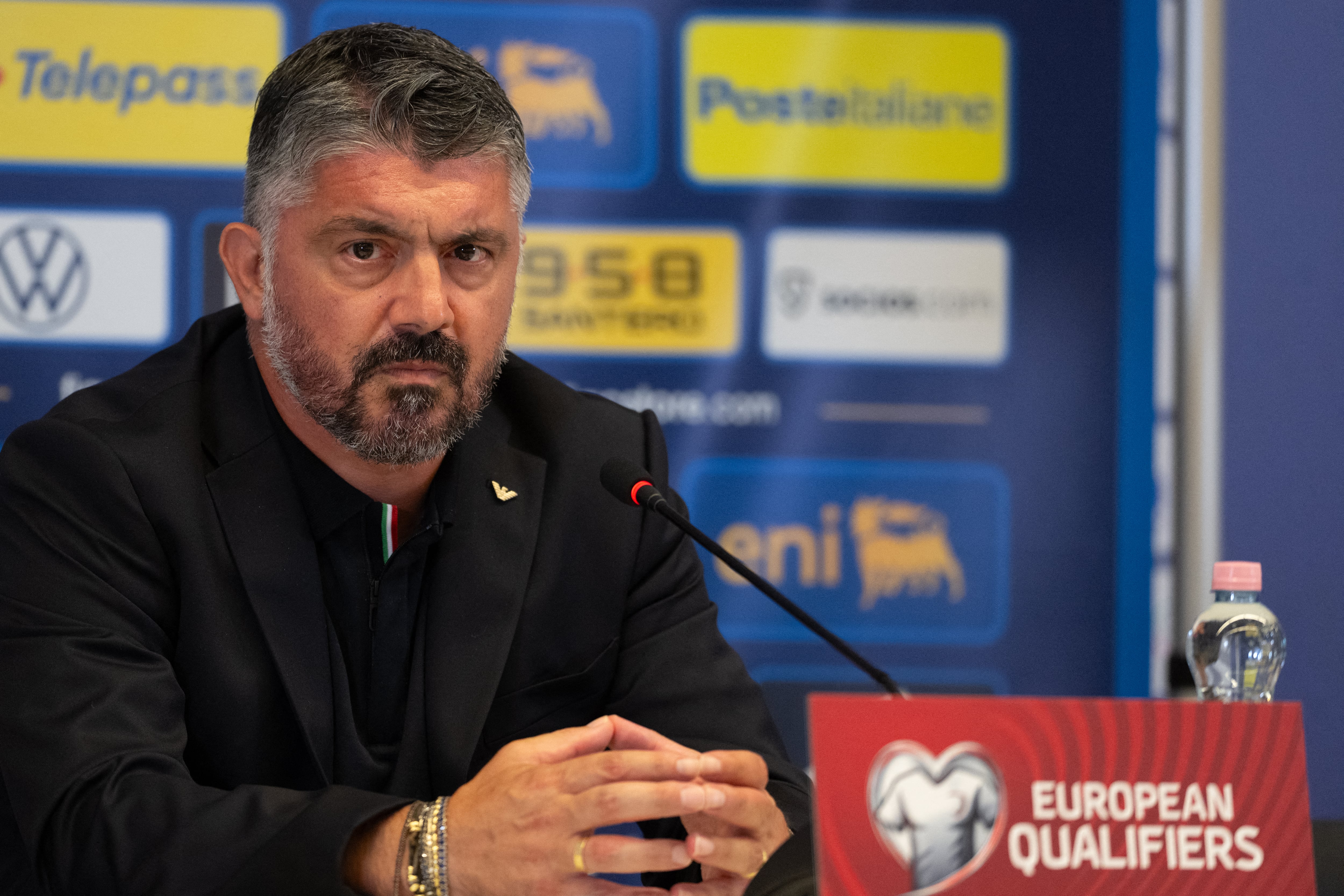 Gennaro Gattuso da su opinión en medio de una rueda de prensa.