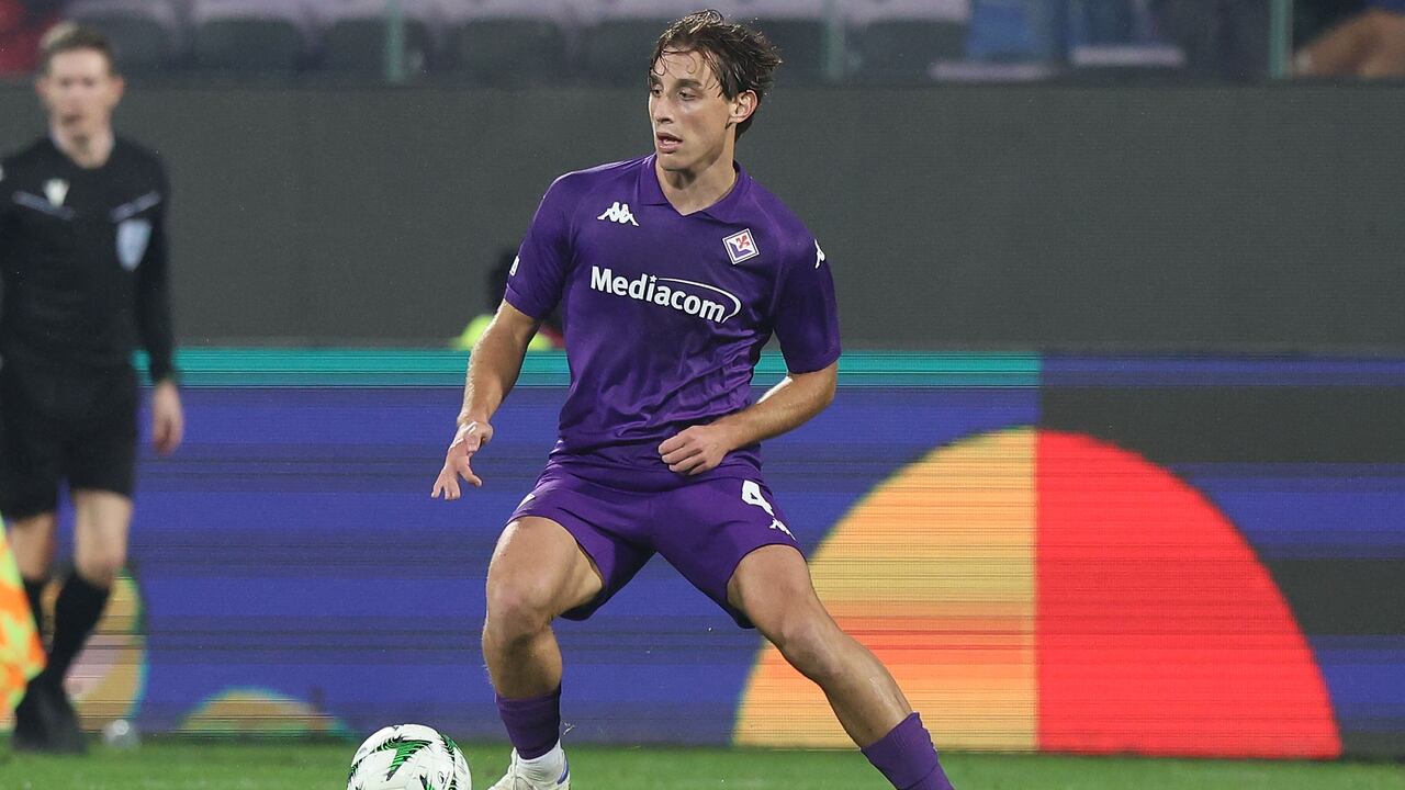 Edoardo Bove en un partido de la Fiorentina y el Pafos, por la Conference League, el pasado jueves 28 de noviembre.