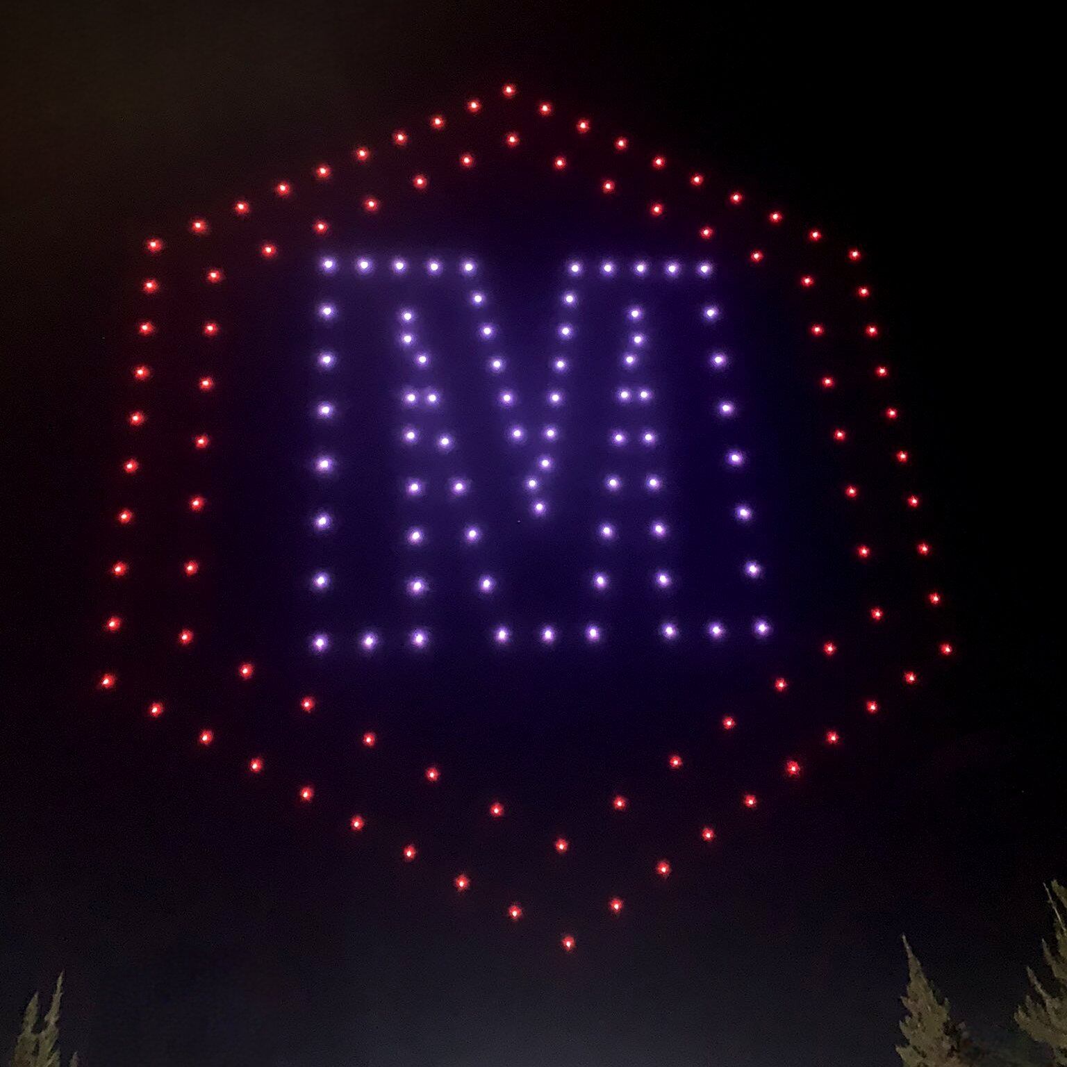 Espectáculo aéreo realizado en el concierto del grupo Morat